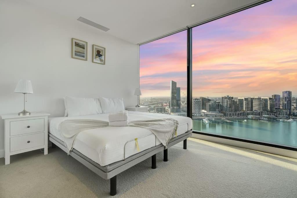 Appartamento Wake Up In Front Of Water Bay Beckons- 2B2B1C Melbourne Esterno foto