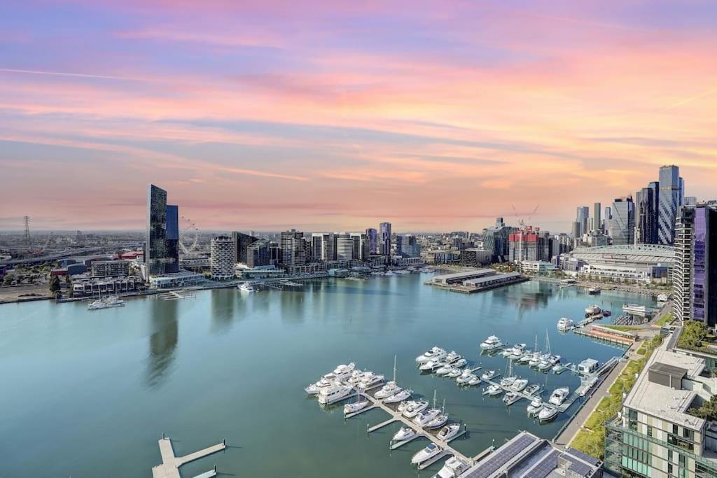 Appartamento Wake Up In Front Of Water Bay Beckons- 2B2B1C Melbourne Esterno foto